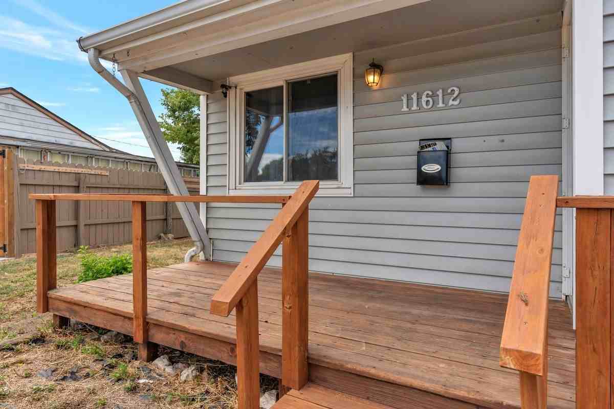 11612 Del Mar Pkwy - Photo 2 of 30