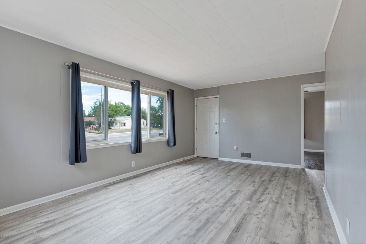 11612 Del Mar Pkwy - Photo 4 of 30