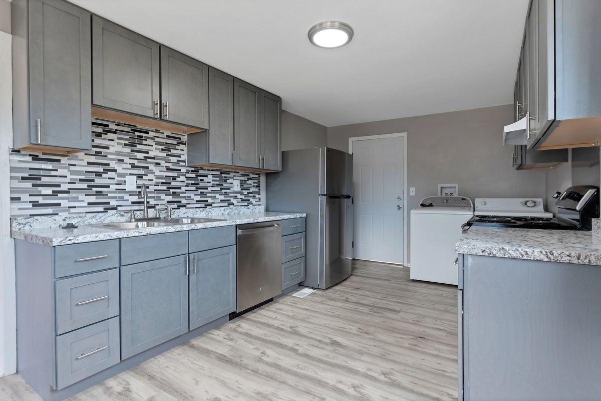 11612 Del Mar Pkwy - Photo 7 of 30