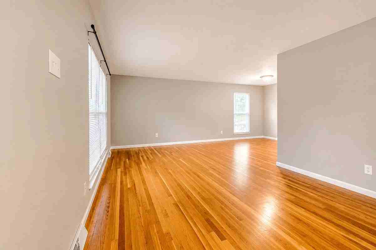 1610 Saint Anthony Ln - Photo 4 of 23