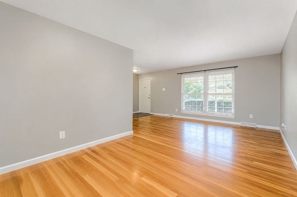 1610 Saint Anthony Ln - Photo 6 of 23
