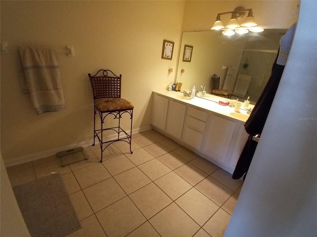 1121 Seton Hall Ct - Photo 3 of 11