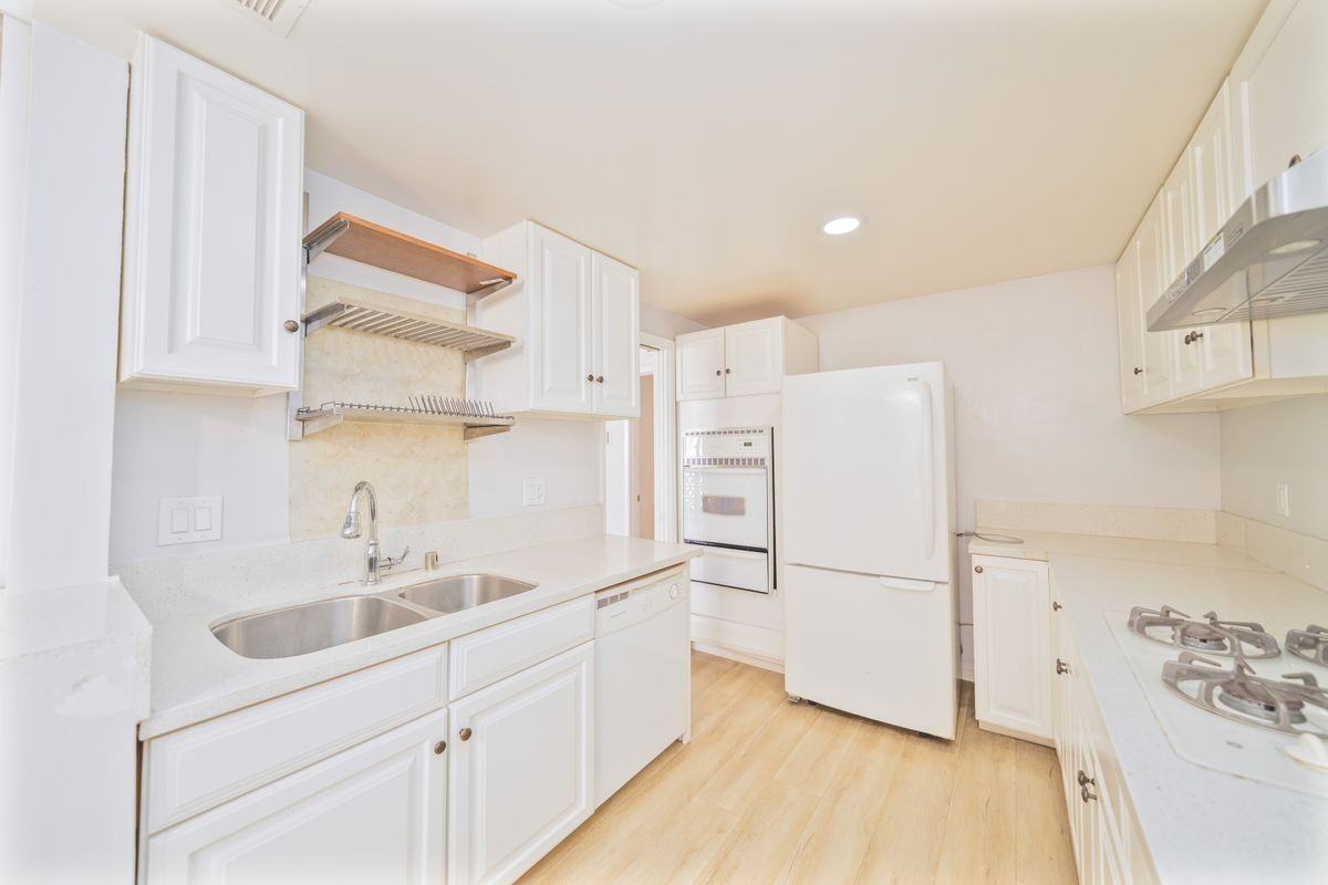 1200 W Huntington Dr ##20 - Photo 5 of 37