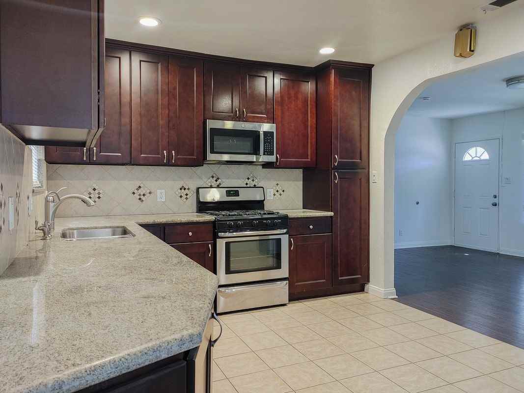 13312 Markdale Ave - Photo 4 of 31