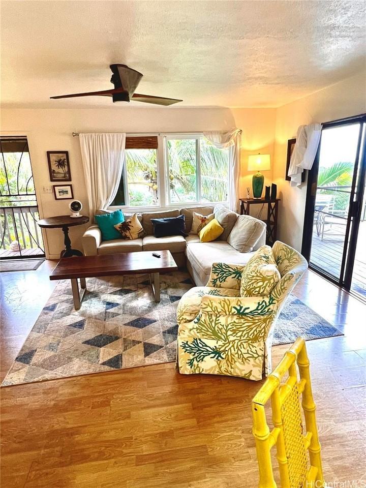 630 Aipuni St - Photo 3 of 13