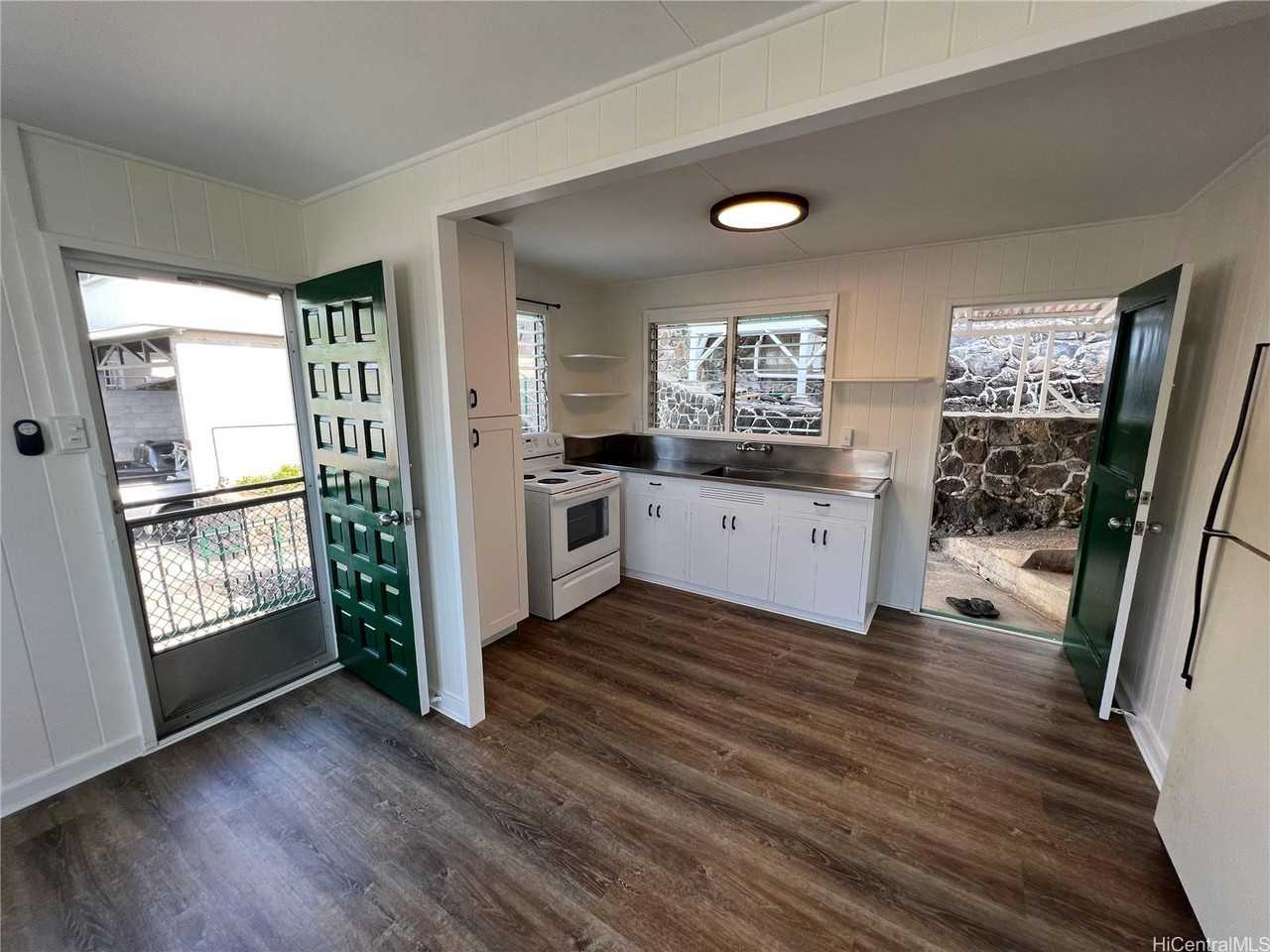 1715 10th Ave #A - Photo 4 of 17