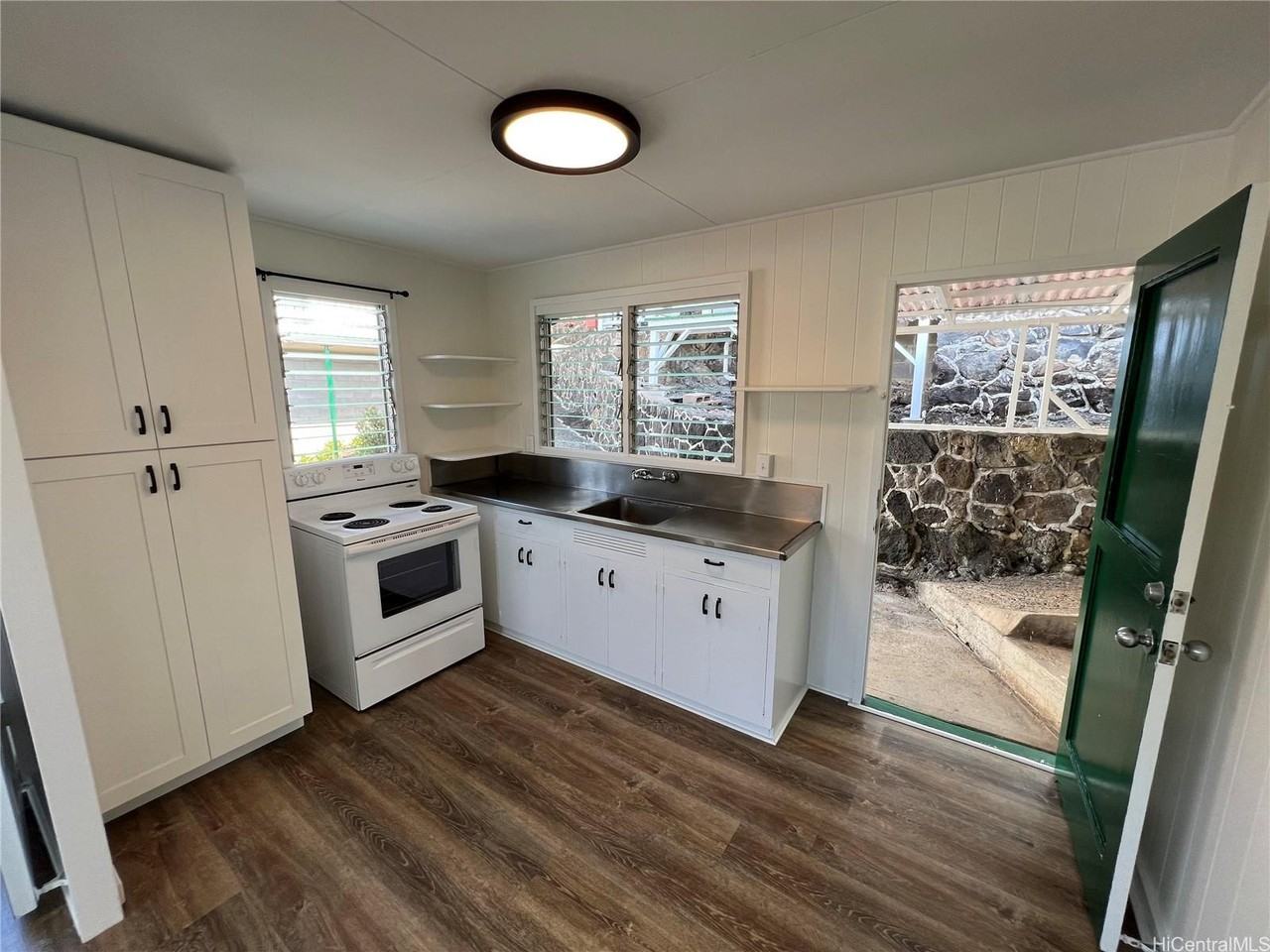 1715 10th Ave #A - Photo 5 of 17