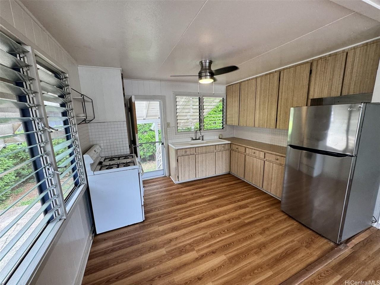 3628 Maunalei Ave #B - Photo 6 of 21