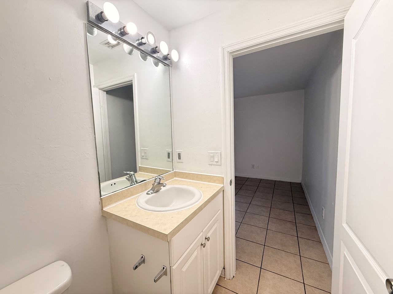2411 Herb Ave S #2411 - Photo 4 of 22