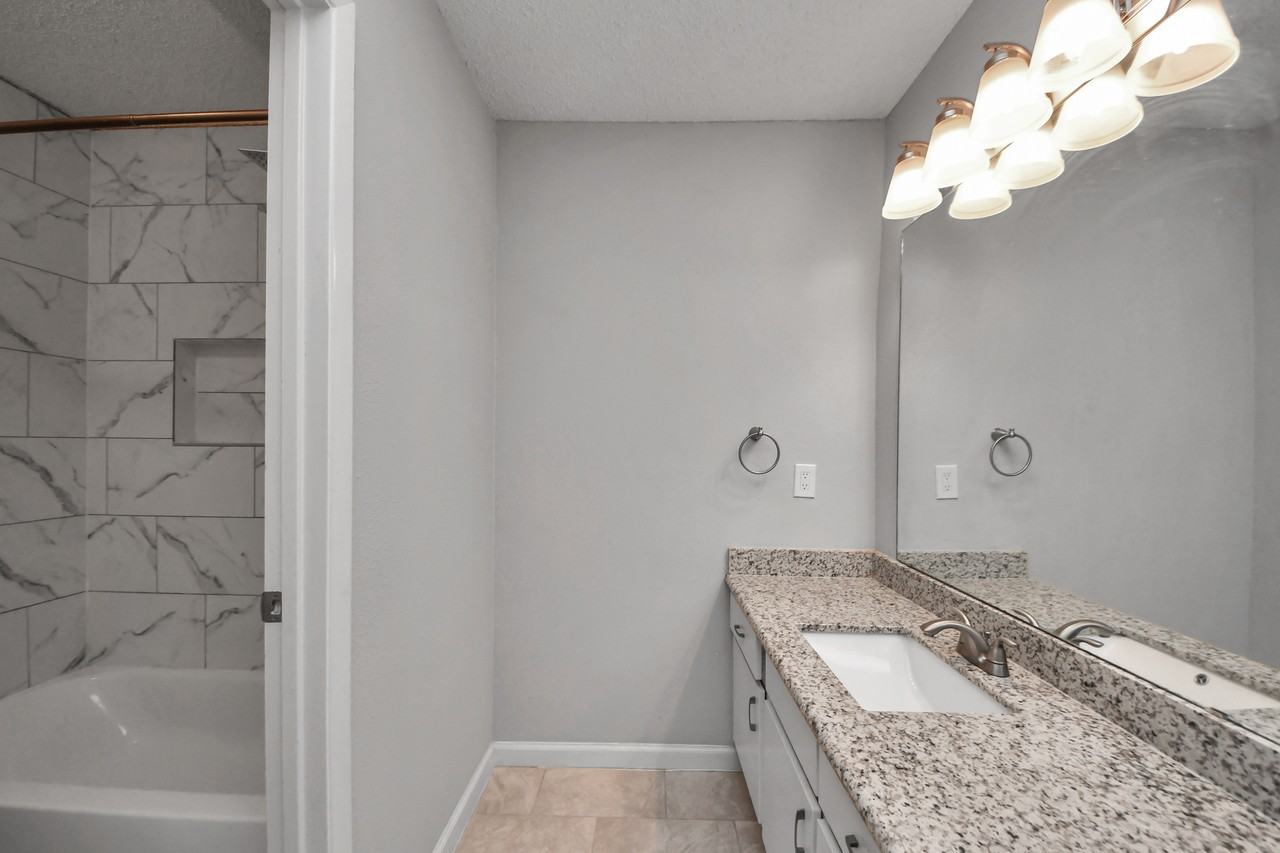 13417 Garden Grv - Photo 7 of 46