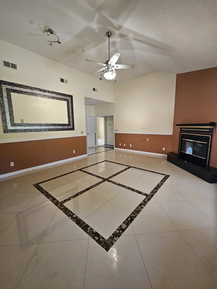 380 Tremain Dr - Photo 5 of 20