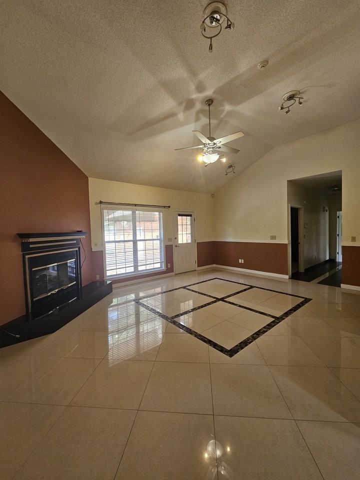 380 Tremain Dr - Photo 6 of 20