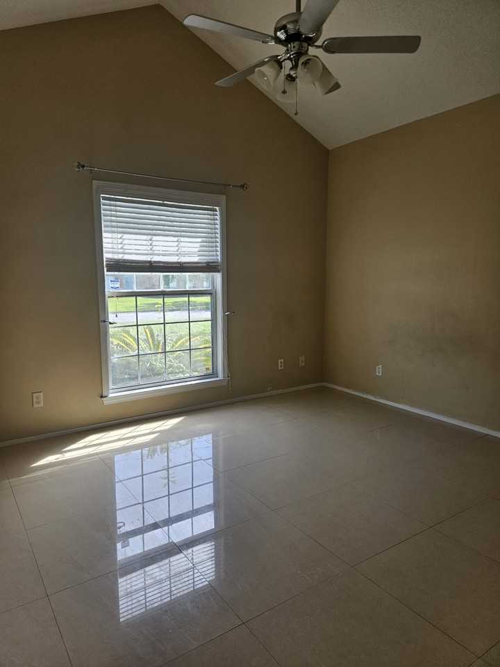 380 Tremain Dr - Photo 7 of 20