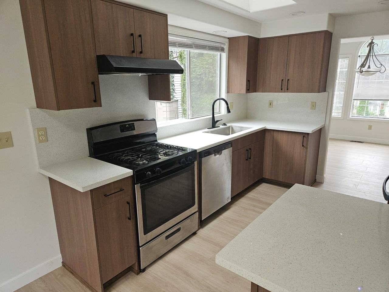 18417 Woodbine Dr - Photo 2 of 30