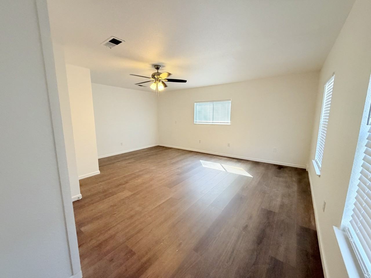 936 Franklin Ave - Photo 2 of 15
