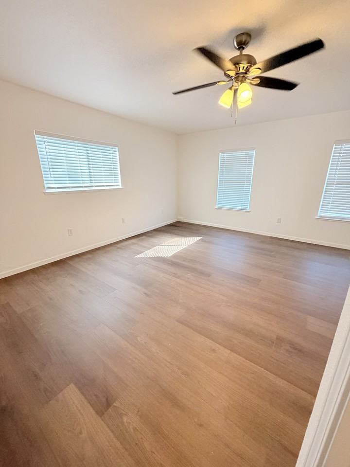 936 Franklin Ave - Photo 5 of 15