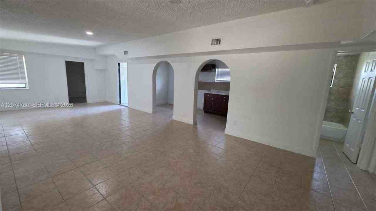 1514 Nw 11th Pl - Photo 3 of 14