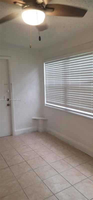 1514 Nw 11th Pl - Photo 5 of 14