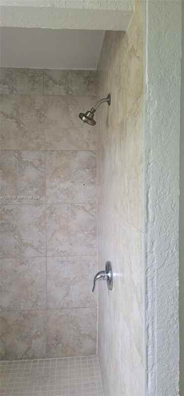 1514 Nw 11th Pl - Photo 6 of 14
