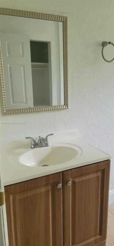 1514 Nw 11th Pl - Photo 7 of 14