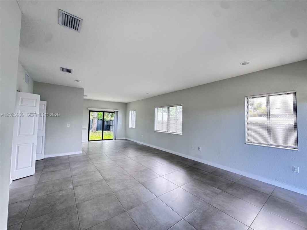 609 Nw 3rd Ter - Photo 5 of 20