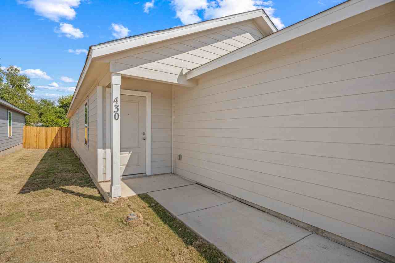 430 Argyle Hl - Photo 3 of 31