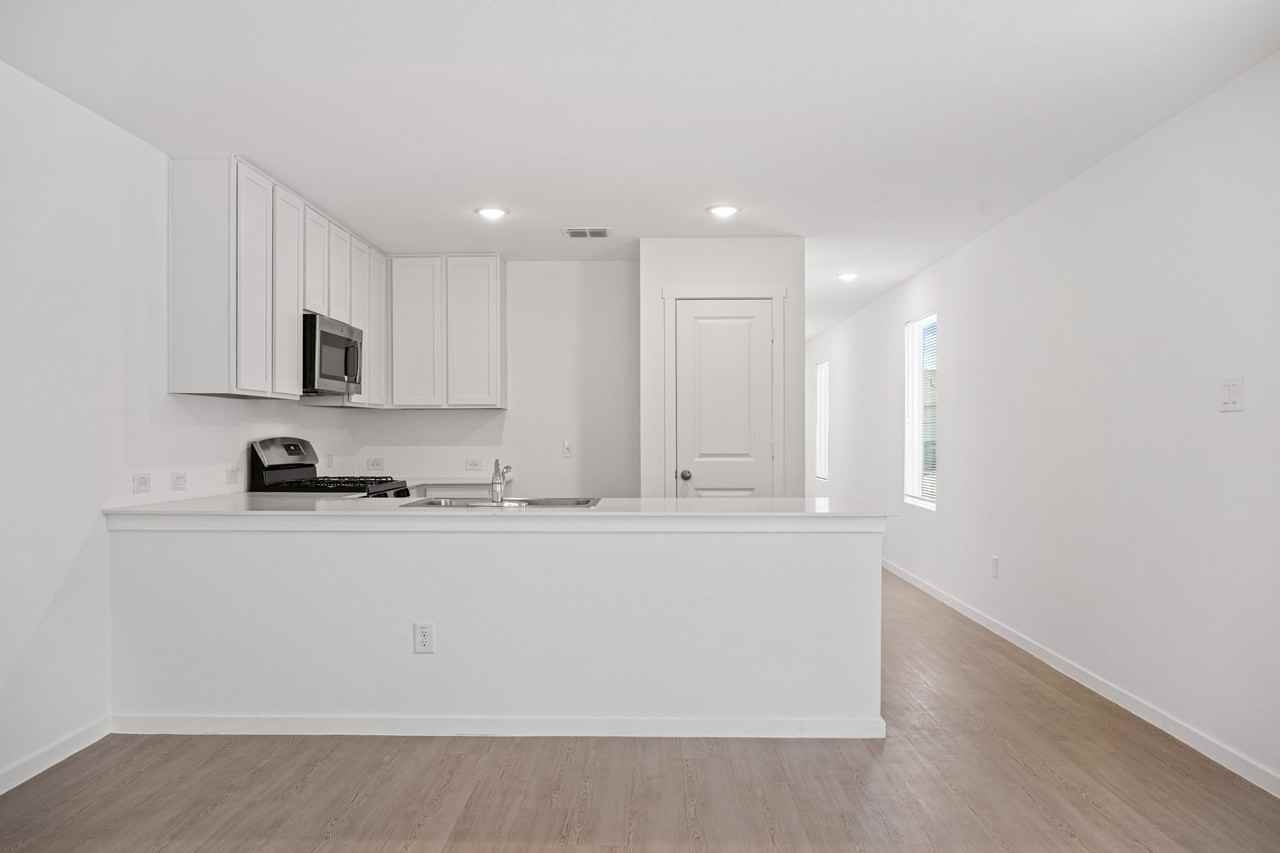 430 Argyle Hl - Photo 6 of 31