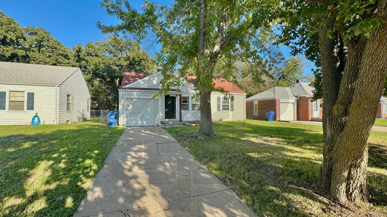 1214 N Crestway St - Photo 3 of 18
