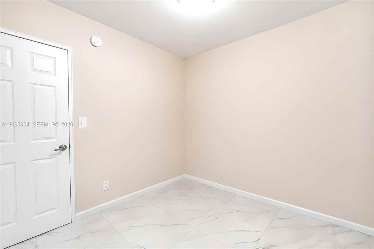 1600 N 68th Ave - Photo 5 of 22