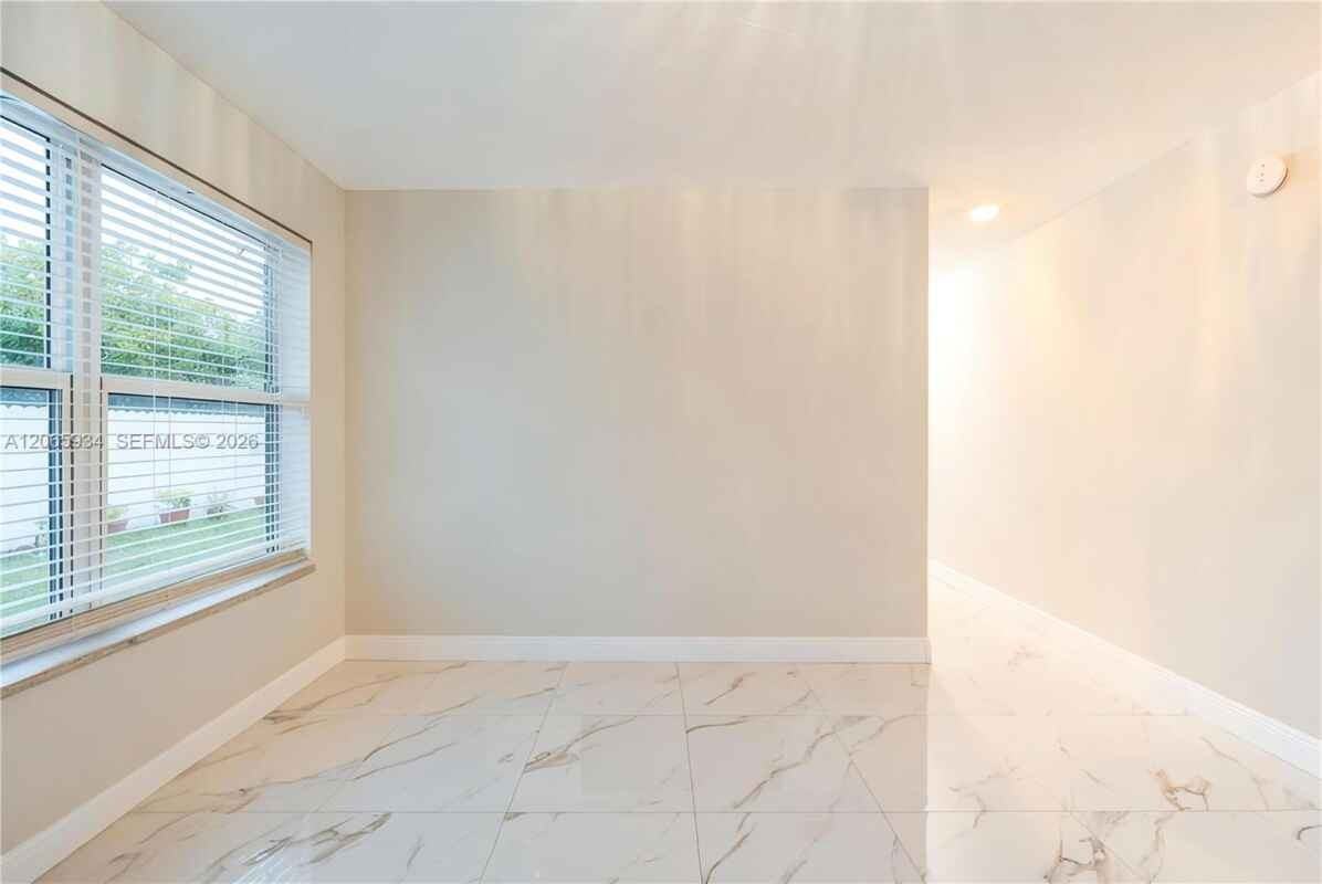 1600 N 68th Ave - Photo 6 of 22