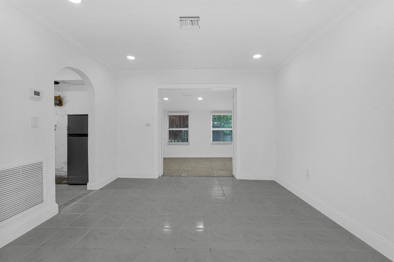 6621 Perry St - Photo 3 of 21