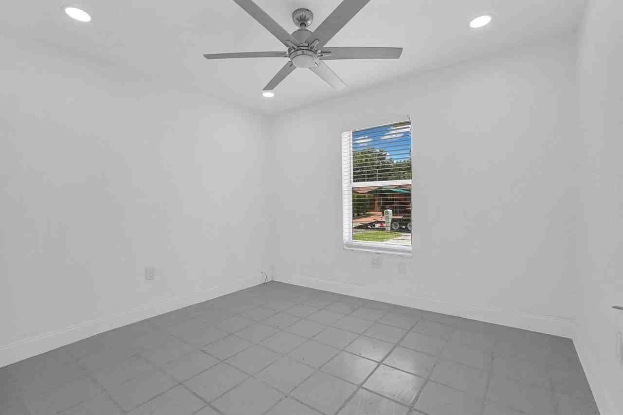 6621 Perry St - Photo 5 of 21