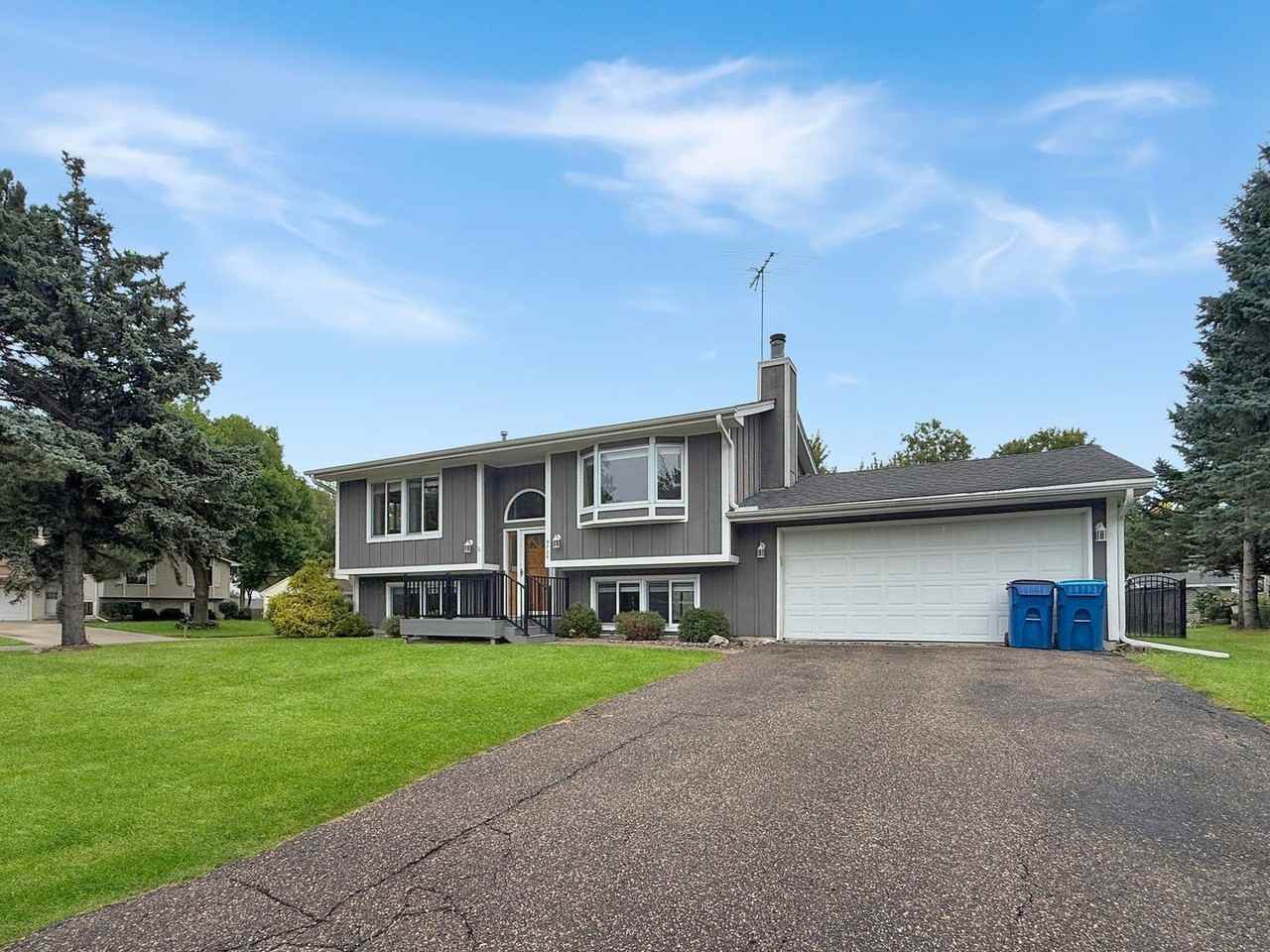 9725 Pallisades Cir - Photo 2 of 24