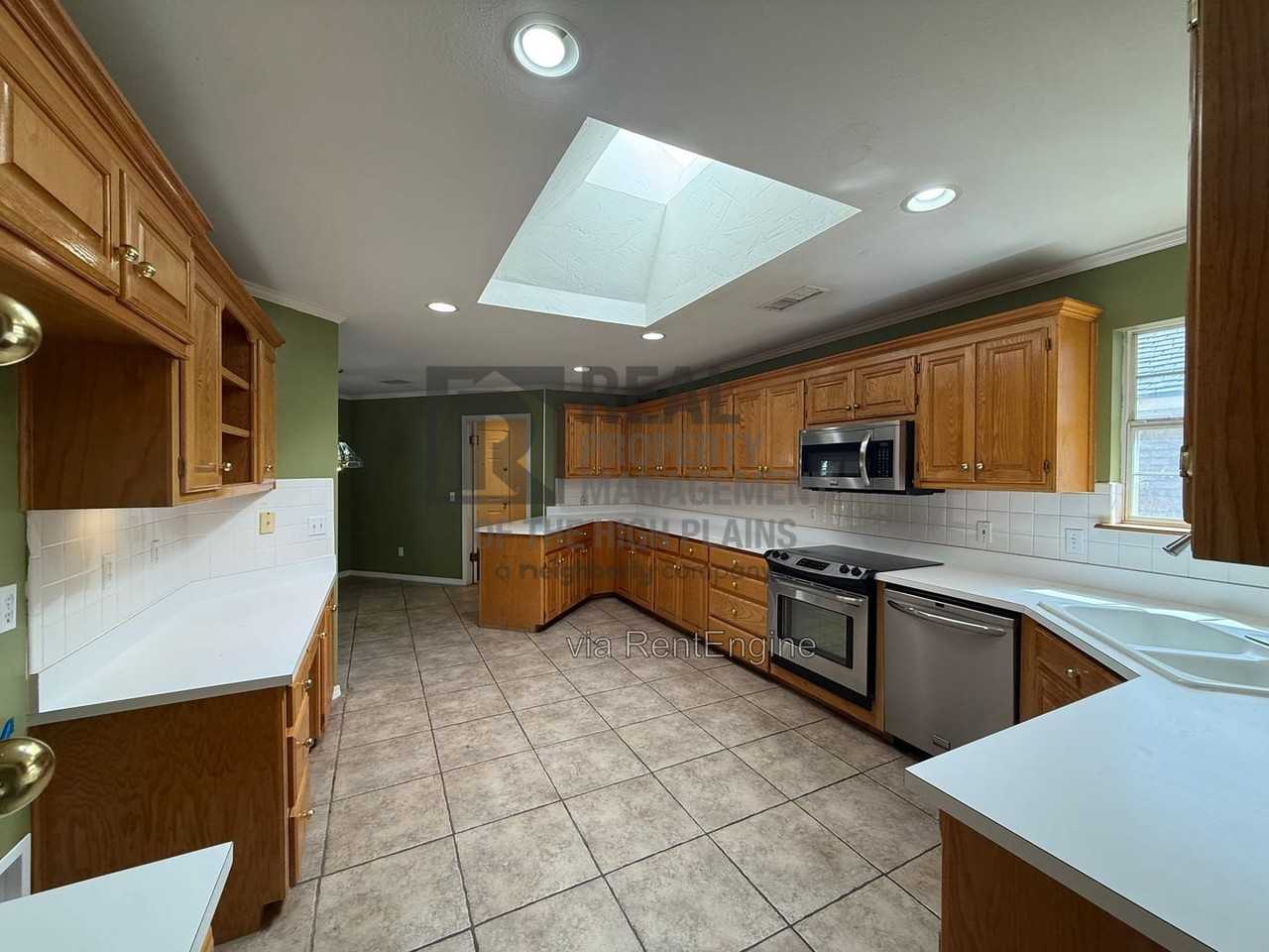 4407 Van Winkle Dr - Photo 4 of 17