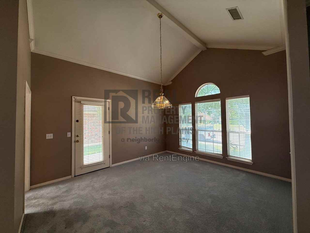 4407 Van Winkle Dr - Photo 6 of 17