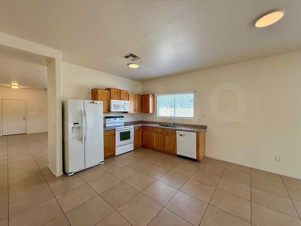 1017 E Pedro Rd - Photo 4 of 25