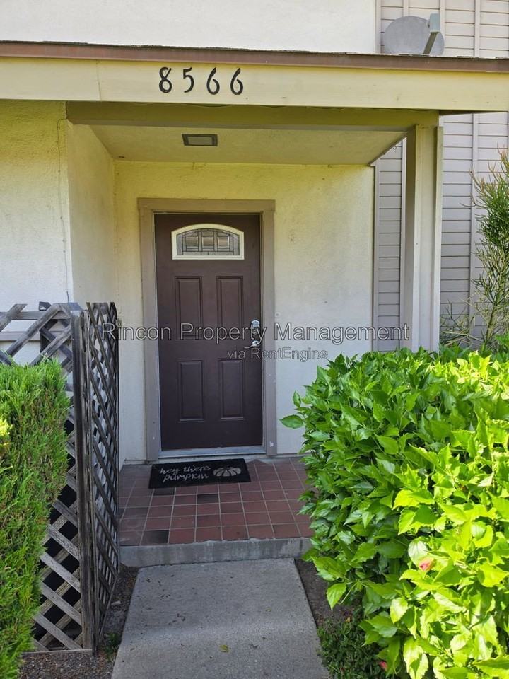 8566 Truckee Dr - Photo 7 of 12