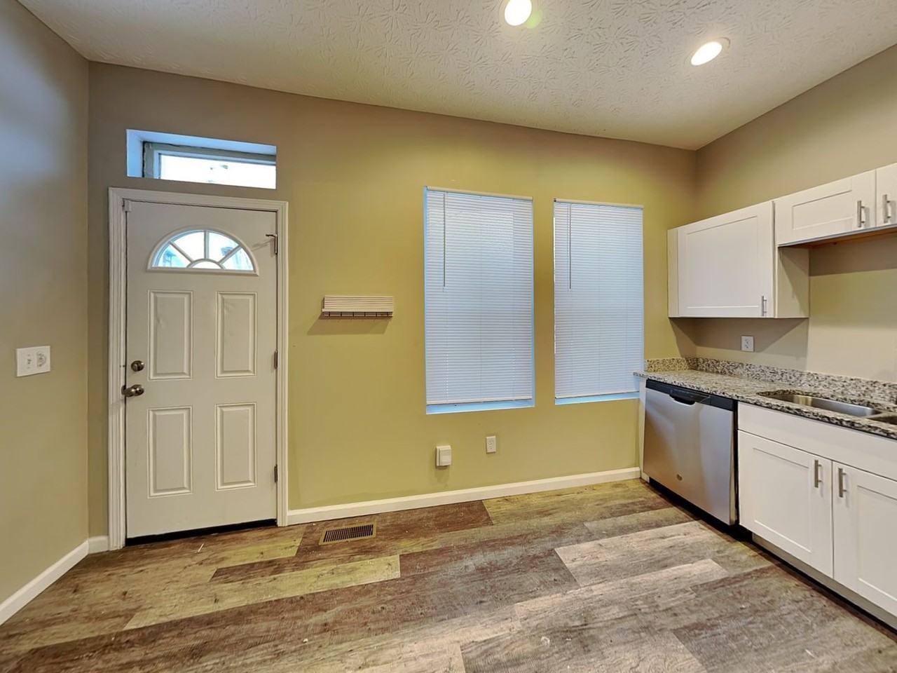1361 Summit St - Photo 2 of 14