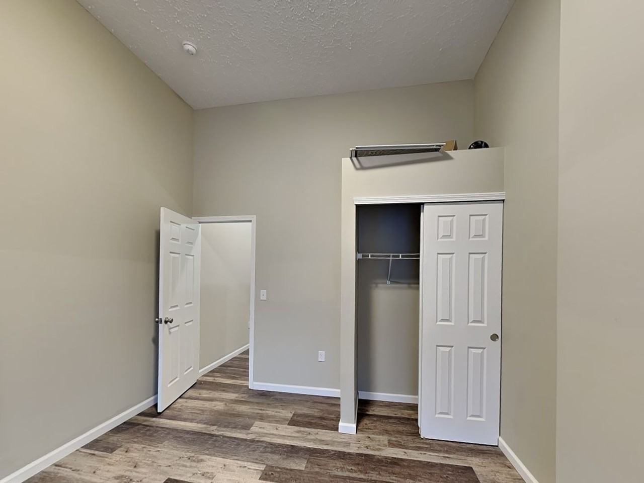 1361 Summit St - Photo 3 of 14