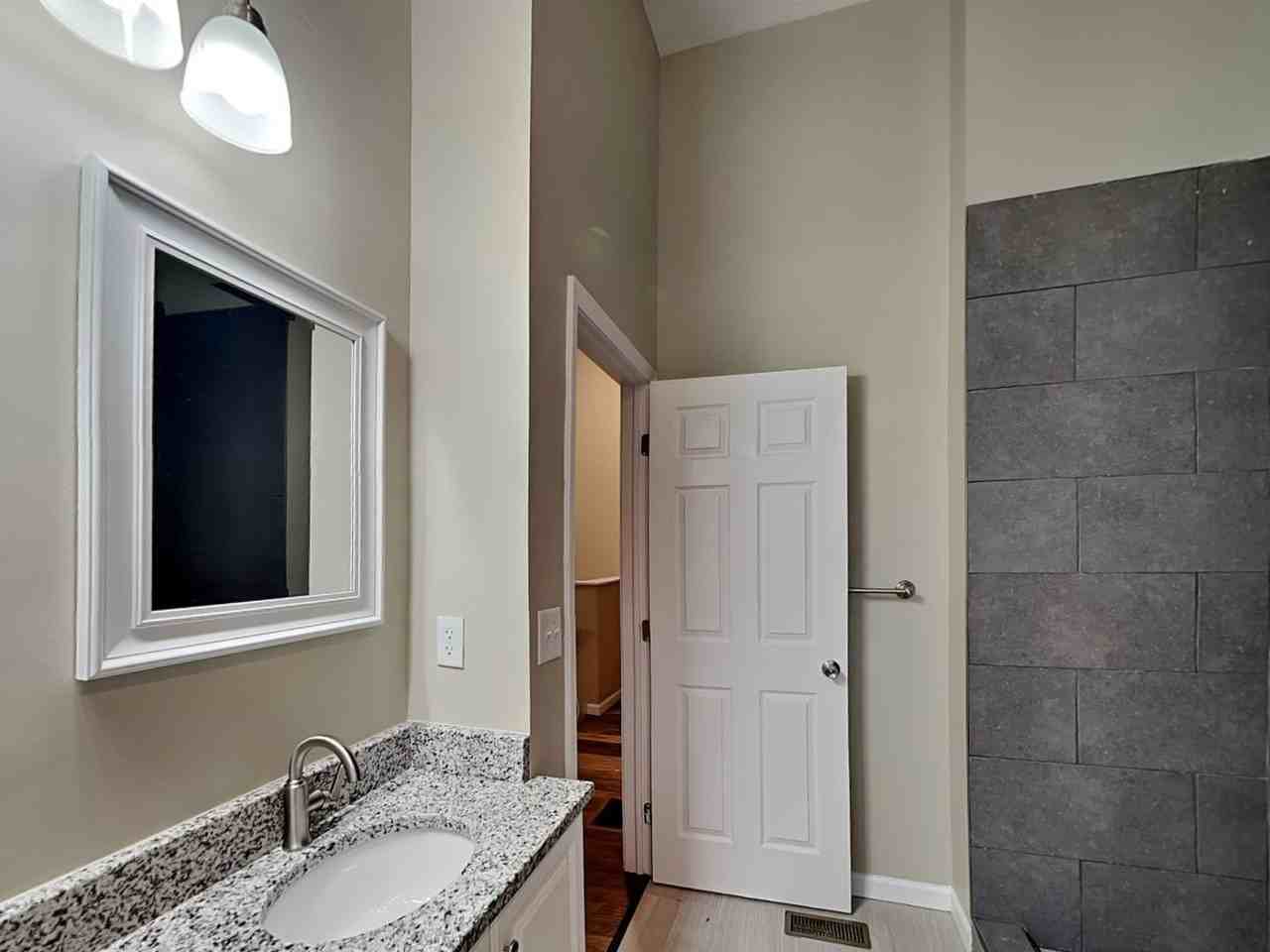 1361 Summit St - Photo 5 of 14