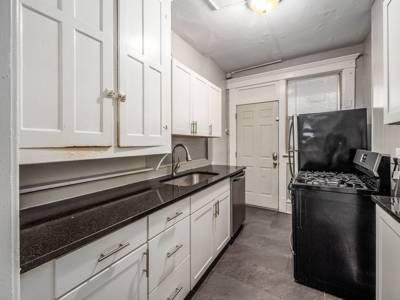 131 E 12th Ave - Photo 3 of 24