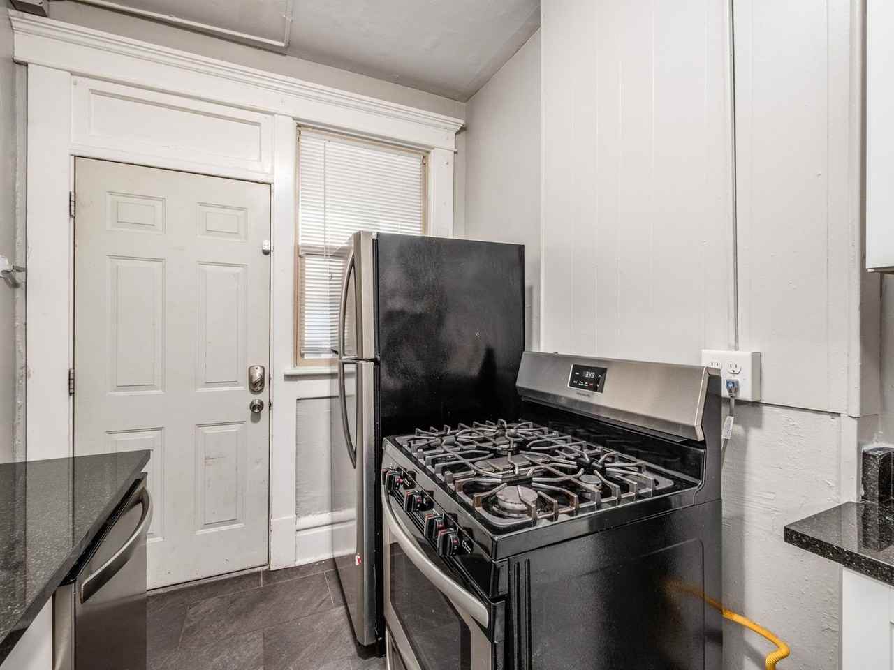 131 E 12th Ave - Photo 6 of 24