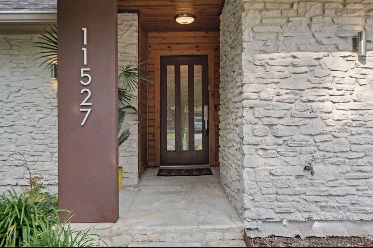 11527 Heathrow Dr - Photo 2 of 25