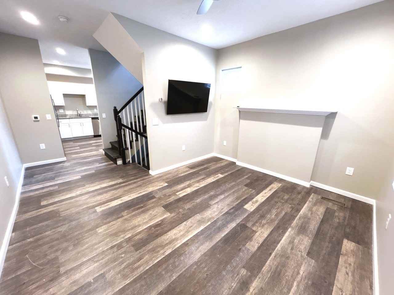 1365 Summit St - Photo 2 of 13