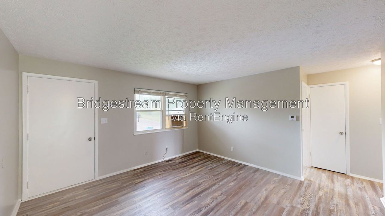 5405 Broomall St - Photo 3 of 10