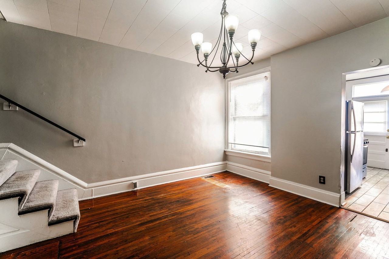1476 Summit St - Photo 3 of 13