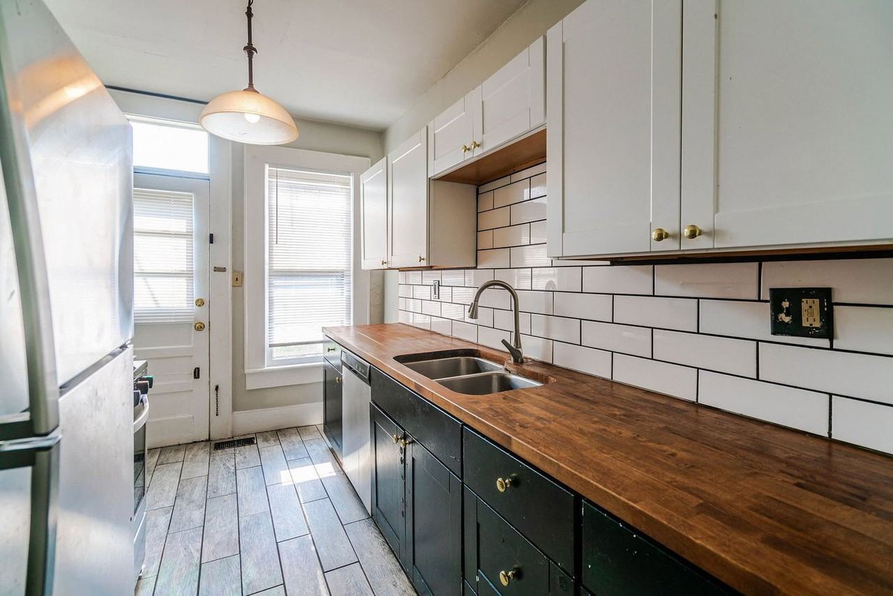1476 Summit St - Photo 5 of 13