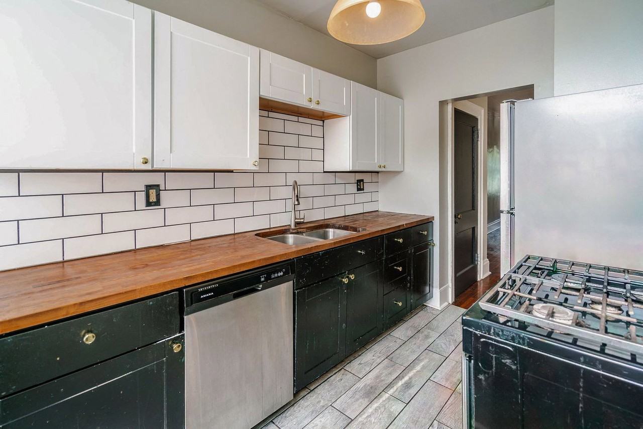 1476 Summit St - Photo 6 of 13