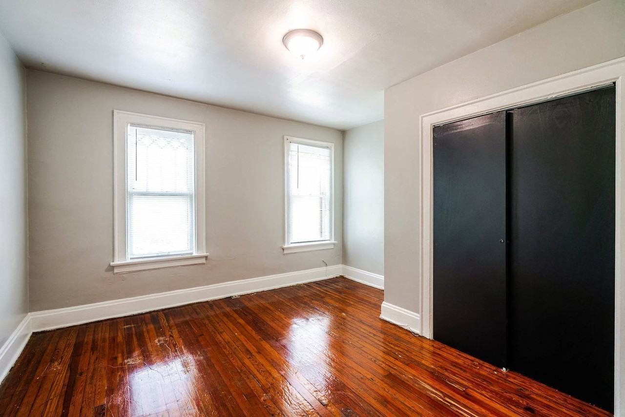 1476 Summit St - Photo 7 of 13