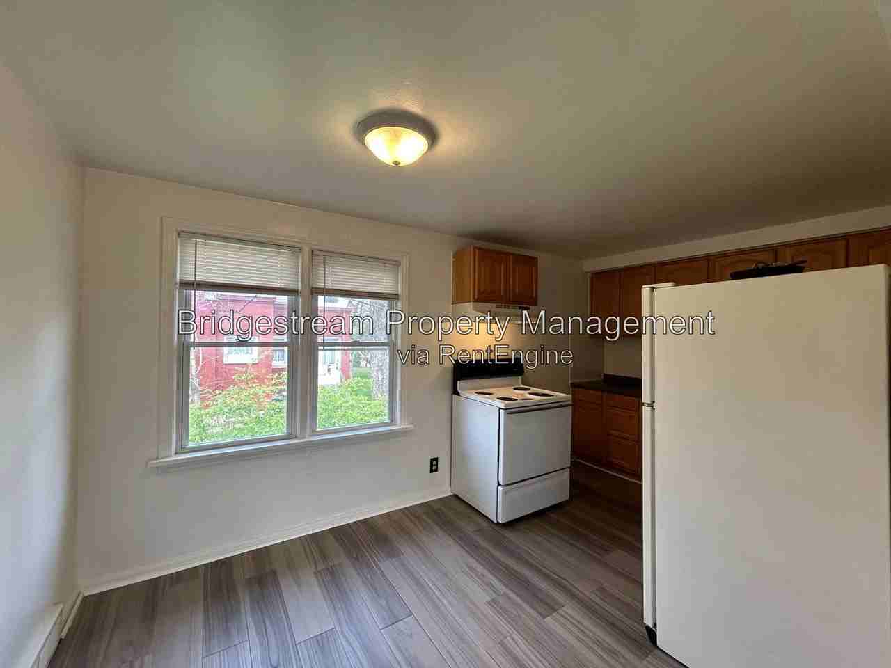 1317 Salem Ave #3 - Photo 5 of 8